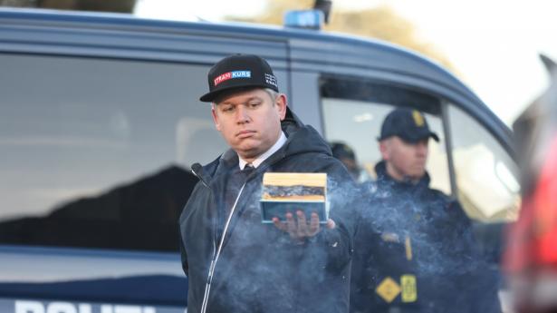 “Der er intet godt at sige om Paludans koranafbrændinger,” skriver Helle Ib. Arkivfoto: Olafur Steinar Gestsson/Ritzau Scanpix