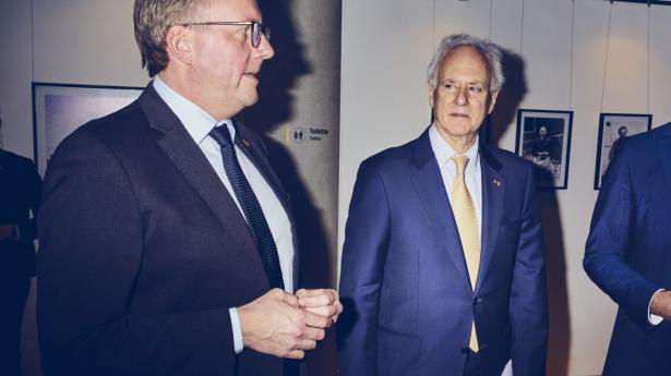 Den amerikanske ambassadør i Danmark, Alan Leventhal (t.h.) arbejder sammen med erhvervsminister Morten Bødskov (S) om at sikre danske virksomheder nem adgang til de amerikanske myndigheder. Foto Thomas Nielsen