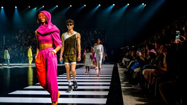 Copenhagen Fashion Week afvikles i næste uge. Den store modemesse, CIFF med indkøbere fra Danmark og udlandet, finder sted i Bella Center. Her foto fra åbningsshow for et år siden. Arkivfoto: Ida Marie Odgaard/Ritzau Scanpix