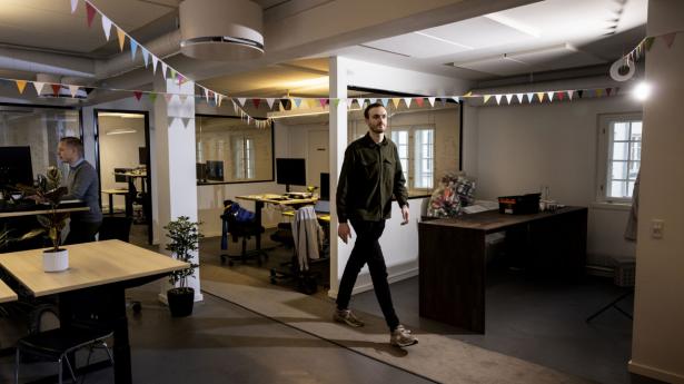 Den danske virksomhed Reel puljer deres kunder, så de kan købe grøn energi på samme måde, som store virksomheder kan, fortæller stifter og direktør Jon Sigvert. Foto: Simon Fals