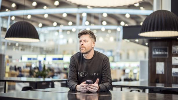 Henrik Lund, adm. direktør i fødevarevirksomheden Naturli’, vil ikke lukke for virksomhedens Tiktok. Det ville begrænse adgangen til kunder, mener han. Foto: Michael Drost-Hansen