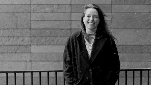 “Der var noget flittighed, som drev mig til at tænke, at en dag vil jeg også have en økonomisk frihed. Men som du kan se, har jeg dog ikke købt en eller anden kasse ude i Hellerup,” siger Helene Bløcher, bankdirektør med ansvar for erhvervskunder i Nordea, om sin opvækst i Gladsaxe.