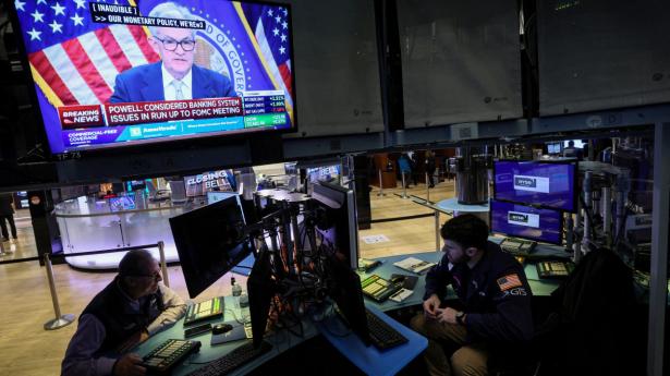 Investorerne havde øjnene stift rettet mod centralbankchef Jerome Powell, hvis ord fik sænket aktierne. Foto: Brendan Mcdermid/Reuters/Ritzau Scanpix