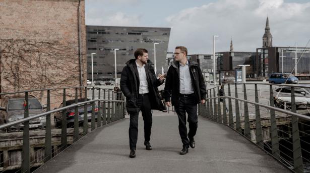 Morten Dahlin (V) og Christian Rabjerg (S) mener, at der er yderligere plads til besparelser på den kommunale administration. Arkivfoto: Rune Øe/Ritzau Scanpix