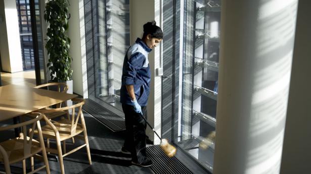 I flere brancher er der masser af problemer med underbetaling, arbejdstidsbestemmelser og decideret farligt arbejdsmiljø. Arkivfoto: Niels Ahlmann Olesen/Berlingske/Ritzau Scanpix