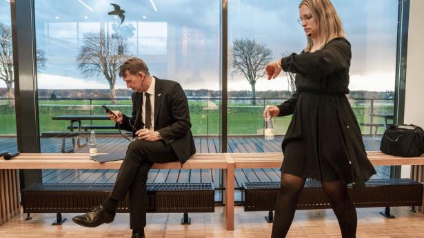 Venstres Troels Lund Poulsen og Stephanie Lose på tur i baglandet. Foto: Søren Bidstrup /Ritzau Scanpix