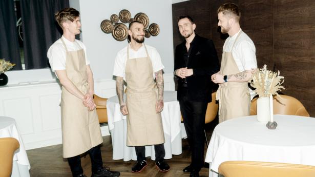 Svend Hviid, Mulla Yalcin (køkkenchef), Ken Frydkjær og Flemming Eberhardt.