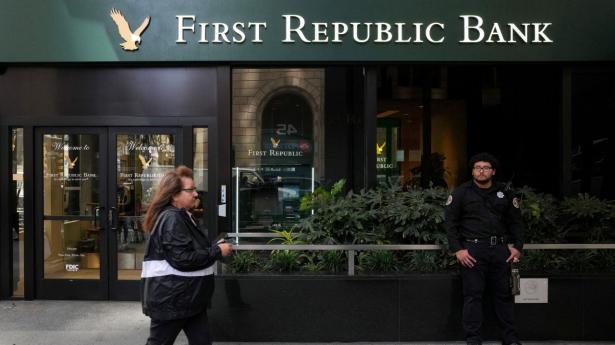 First Republic Bank krakker – beslaglagt og solgt til storbank