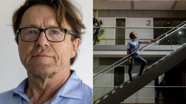 “Jeg har et godt helbred, jeg kan lide mit arbejde, og så har jeg også en veninde i Portugal, som jeg gerne vil besøge,” siger John Jensen, der kunne være gået på pension for seks år siden. Foto: Simon Fals