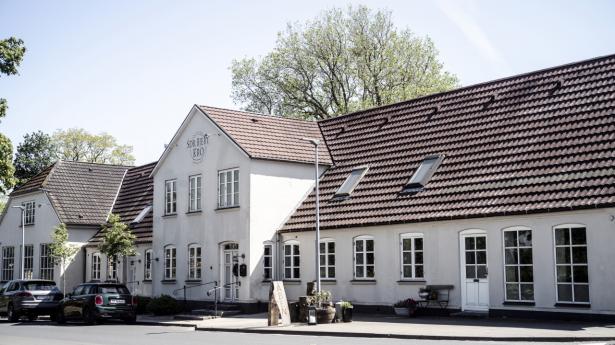 Sdr. Bjert Kro er en klassisk landevejskro med et opdateret køkken.