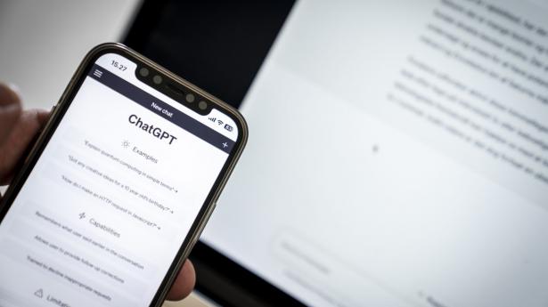 En enkelt forespørgsel til Chat GPT koster ifølge Datalogisk Institut på KU samme energi som 40 opladninger af din telefon. Arkivfoto: Mads Claus Rasmussen/Ritzau Scanpix