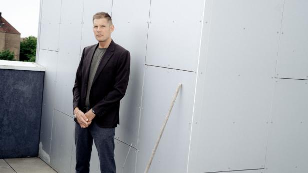 Aktiechef hos Artha Kapitalforvaltning, Lars Hytting, har ikke travlt med at købe op i Vestas-aktien trods problemer hos rivalen Siemens Energy. Foto: Brage Borup