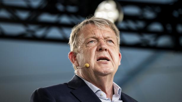 Udenrigsminister Lars Løkke Rasmussen (M) har foreslået at danne faste, korporatistiske trepartsforhandlinger mellem arbejdsgivere, fagforeninger og regeringen for at undgå konflikter og bedre planlægge udviklingen. Det er det, der kaldes missionsfokuseret politik – og det bør undgås, skriver Bjørnskov i denne kommentar. Arkivfoto: Ida Marie Odgaard/Ritzau Scanpix