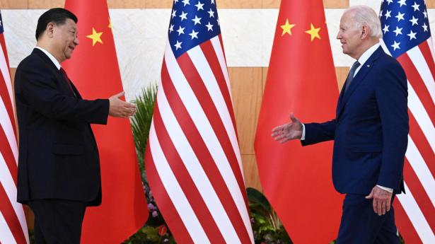Sidst Joe Biden og Xi Jingping mødtes var i november sidste år. Nu har nye spændinger mellem de to gjort et nyt møde mellem de to svært. Arkivfoto: Saul Loeb/AFP/Ritzau Scanpix