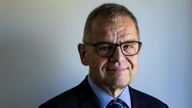 Hvis bankerne virkelig vil gøre en forskel, skal de tage noget mere risiko og sænke udlånsrenten, så flere vil låne, så økonomien bliver stærkere, siger bankekspert og seniorrådgiver ved Aalborg Universitet Lars Krull. Arkivfoto: Simon Fals