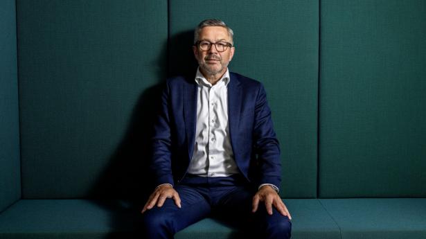 Morten Møller går som konstitueret adm. direktør i Velliv og tænker på, om en lille revolution måske kan være på vej til pensionsproduktet. Foto: Simon Fals