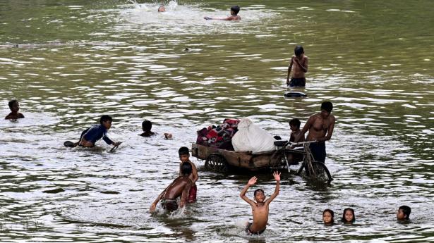 Vandstanden i Yamuna-floden i New Delhi, Indien, er rekordhøj efter kraftig monsunregn. Foto: Money Sharma/AFP/Ritzau Scanpix