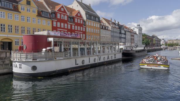 Restaurant Judie ligger på kabaretskibet Liva.