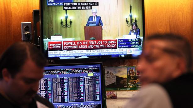 I sidste uge talte Jerome Powell, chefen for den amerikanske centralbank, til et pengepolitisk topmøde i Jackson Hole i USA. Her betonede han, at det er vigtigt, at arbejdsmarkedet køler af i USA, hvis der skal styr på inflationen. Arkivfoto: Michael M. Santiago/AFP/Ritzau Scanpix