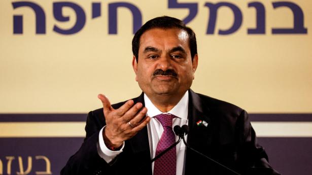 61-årige indiske Gautam Adani og selskaber i hans konglomerat Adani Group er kommet under heftig beskydning. Arkivfoto: Amir Cohen/Reuters/Ritzau Scanpix