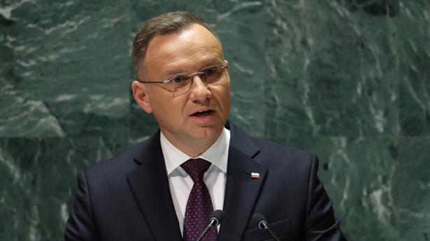Polens præsident Andrzej Duda sammenligner i New York ved FN Ukraine med en druknende person, der kan trække Polen med ned, hvis man hjælper.