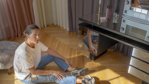 Andrea Elisabeth Rudolph. er med i podcasten “Lederens Dilemma”, hvor en chef sidder i en kattepine. En chefkollega kommer nemlig med upassende kommentarer.