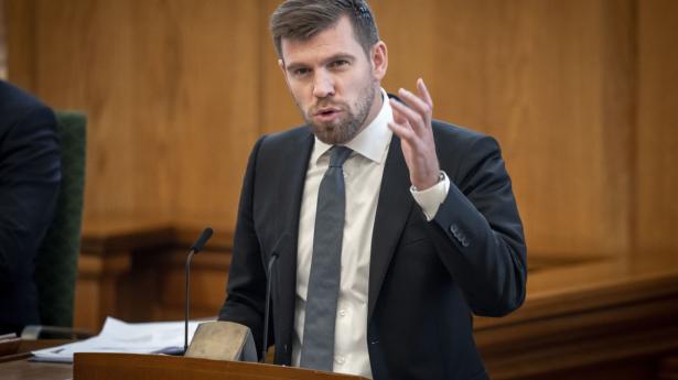 Dyrere kødsovs? Regeringens CO2-afgift beskydes fra højre til venstre