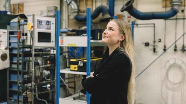 Victoria Wellendorph modtager hver måned 2030 kr. fra energikoncernen Andel – pengene er en medvirkende årsag til, at hun har taget en erhvervsuddannelse.