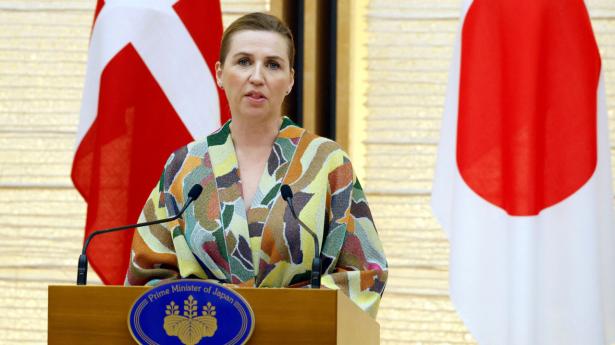 Danmark vil meget gerne have et tættere samarbejde om kvanteteknologi med Japan, siger Mette Frederiksen (S) til Børsen. “Det er der et ønske om fra begge sider.” Foto: Issei Kato/Reuters/Ritzau Scanpix