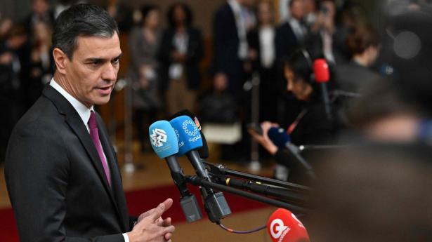 Spaniens premierminister Pedro Sánchez ville kræve en våbenhvile i Gaza – men gik efter timelange forhandlinger med til en blødere formulering. Foto: Ludovic Marin/AFP/Ritzau Scanpix