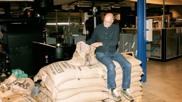 Selvom 'Liplid' kan vise sig at være fremtidens kaffelåg, har det hele tiden været et hobbyprojekt for Lars Bendix,  medejer og stifter af kaffefirmaet Danish coffee. Foto: Julie Meldhede Kristensen