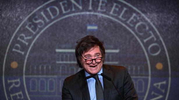 Regelbryder og populist, der vil vælte systemet i Argentina. Javier Milei er den nye mand i præsidentsædet. Foto: Luis Robayo/AFP/Ritzau Scanpix