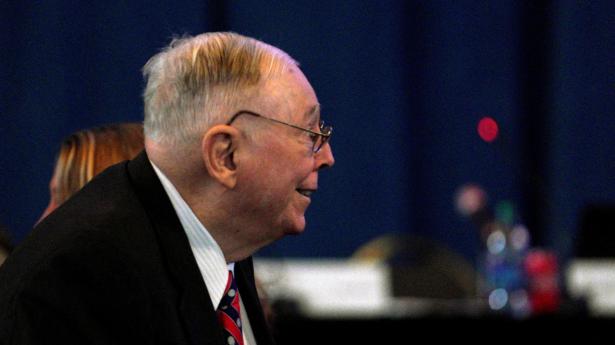 Charlie Munger var manden, der fik Warren Buffett ind på den investeringsvej, der har gjort deres selskab, Berkshire Hathaway, ultrasuccesfuldt. Arkivfoto: Rick Wilking/Reuters/Ritzau Scanpix