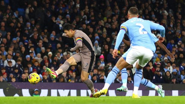 Tottenhams Son Heung-min scorer mod Manchester City i weekendens opgør i Premier League, der endte 3-3. Foto: Carl Recine/Reuters/Ritzau Scanpix