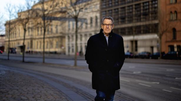 Poul Nyrup Rasmussen bruger gerne den kæmpe megafon, han har som tidligere statsminister til at råbe os andre op. Foto: Simon Fals