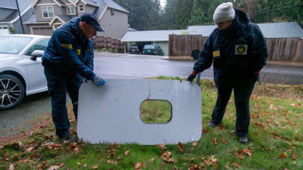 Sidepanelet fra flyet, blev fundet i en skolelærers baghave i den amerikanske delstat Oregon. Foto: NTSB/Reuters/Ritzau Scanpix