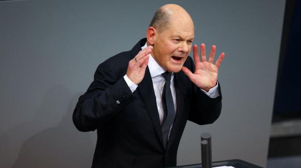 Forbundskansler Olaf Scholz forsvarer i Forbundsdagen Tysklands store interesse i at forblive i EU. Foto: Fabrizio Bensch/Reuters/Ritzau Scanpix