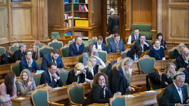 “Det er utilstrækkeligt at flytte uddannelsesinstitutioner og statslige styrelser,” skriver Mette Reissmann, erhvervsordfører i (S), og Lisbeth Lintz, formand i Akademikerne. Arkivfoto: Ida Marie Odgaard/Ritzau Scanpix