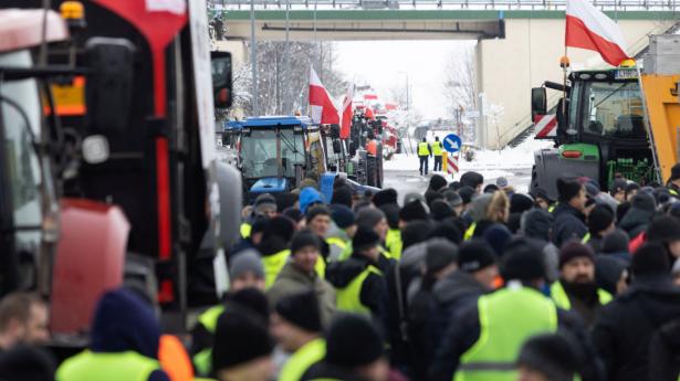Polske landmænd demonstrerer tæt på grænsen til Ukraine mod bl.a. påstået prisdumping af korn fra Ukraine. Arkivfoto: Jakub Orzechowski/Reuters/Ritzau Scanpix
