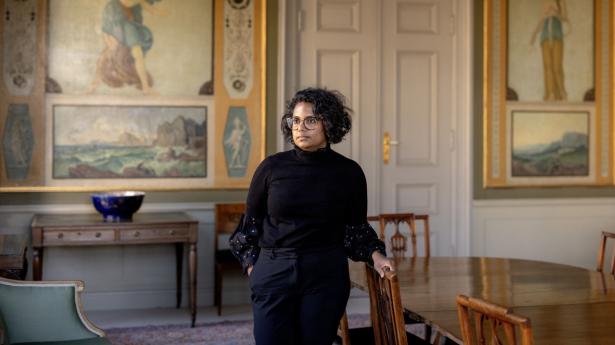 Hos Danske Bank er Oshni Arachchi, chef for aktiv ejerskab i banken, sat i spidsen for at arbejde med de selskaber, som banken investerer i, så de på sigt opfylder Danske Banks kønskrav. Foto: Simon Fals