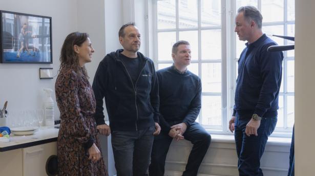 Fra venstre mod højre:  Anja Neiiendam, direktør i Center for Ledelse,  Martin Thorborg, iværksætter og direktør for Dinero, Nikolaj Sommer, podcastvært og chefredaktør på Børsen og Peter Holdt Christensen, ledelsesforsker hos CBS.