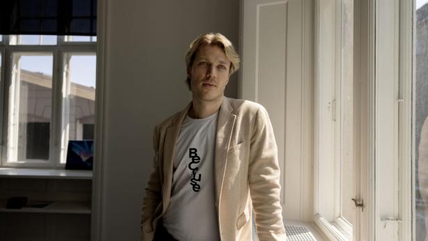 Frederik Steensgaard, medstifter og adm. dir. i virksomheden Because oplevede store problemer med at rejse dansk venturekapital. Han håber, at det nye iværksætterudspil vil indeholde skattelettelser, som kan gøre det mere attraktivt at investere i danske startups. Foto: Rosaline Ben-Baruch Lange
