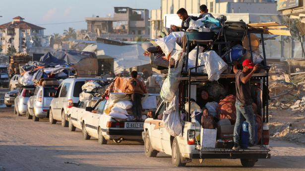 Tusindvis af palæstinensere blev mandag evakueret fra Rafah. Foto: Ramadan Abed/Reuters