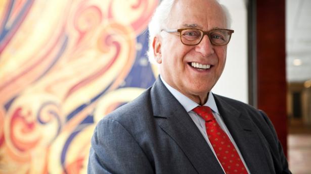 Bankmanden Sir Evelyn de Rothschild blev i 1989 adlet af Dronning Elizabeth, som han også var finansiel rådigiver for. Arkivfoto:  Raul Vasquez/Bloomberg