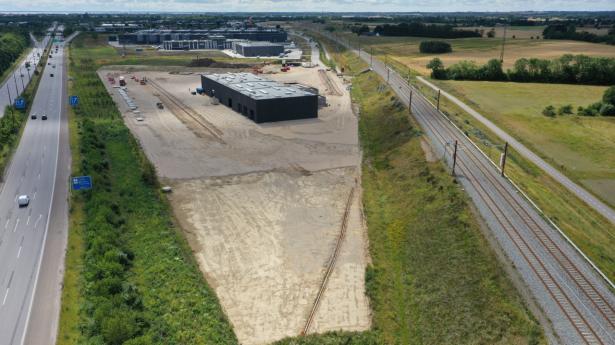 Thurah Transport er snart klar med nyt domicil og 30.000 kvadratmeter topsikret storgodsterminal i Ishøj ved København. Pr-foto