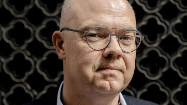 “Jeg har været heldig at have nogle forældre, der sagde, at man skulle arbejde hårdt. Og hvis man arbejder hårdt, så kommer resultaterne nok. Det samme fortæller jeg mine børn i dag,” siger Poul Weihrauch om sin opvækst i Jylland. Foto: Esther Kofoed Sørensen