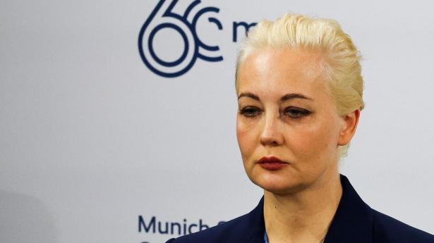 “Jeg ved ikke, om vi kan tro på de frygtelige nyheder, som vi har hørt,” siger Yulia Navalnaya, der er Aleksej Navalnyjs hustru. Foto: Kai Pfaffenbach/Ritzau Scanpix