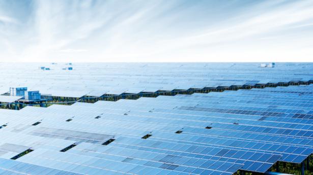 Gør som Warren Buffett: Gør porteføljen robust med solenergi