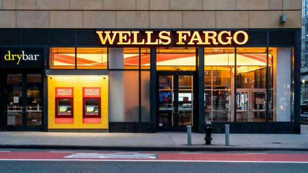 Wells Fargos aktie falder 6 pct. i det amerikanske formarked efter bankens halvårsregnskab. Arkivfoto: Jeenah Moon/Reuters/Ritzau Scanpix