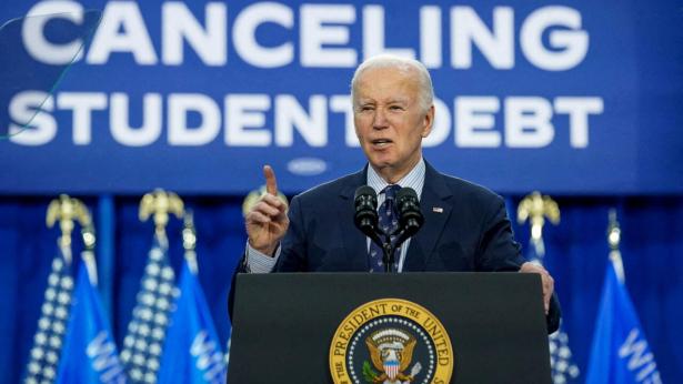 Det er særligt Joe Bidens høje alder og helbred, der har fået en lang række prominente navne til at tvivle på styrken i hans præsidentkandidatur. Arkivfoto: Kevin Lamarque/Reuters/Ritzau Scanpix